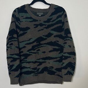 Barefoot Dreams CozyChic Women’s Camo Sweater. Size L